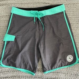 Dejavu Surf swim trunks - Size 34